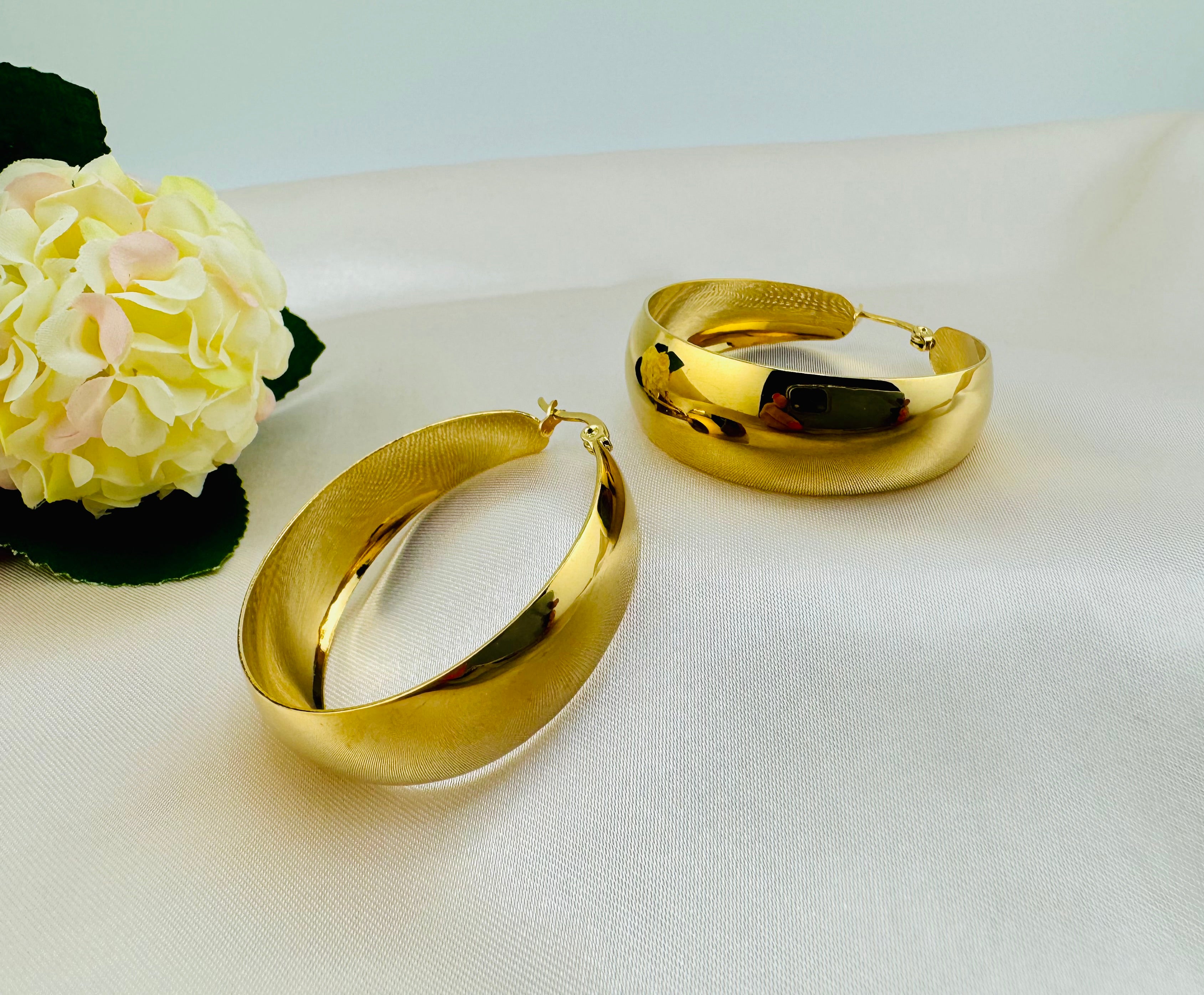 Titanium Steel Round Minimalist Hoop Earrings – 18K Gold Plated