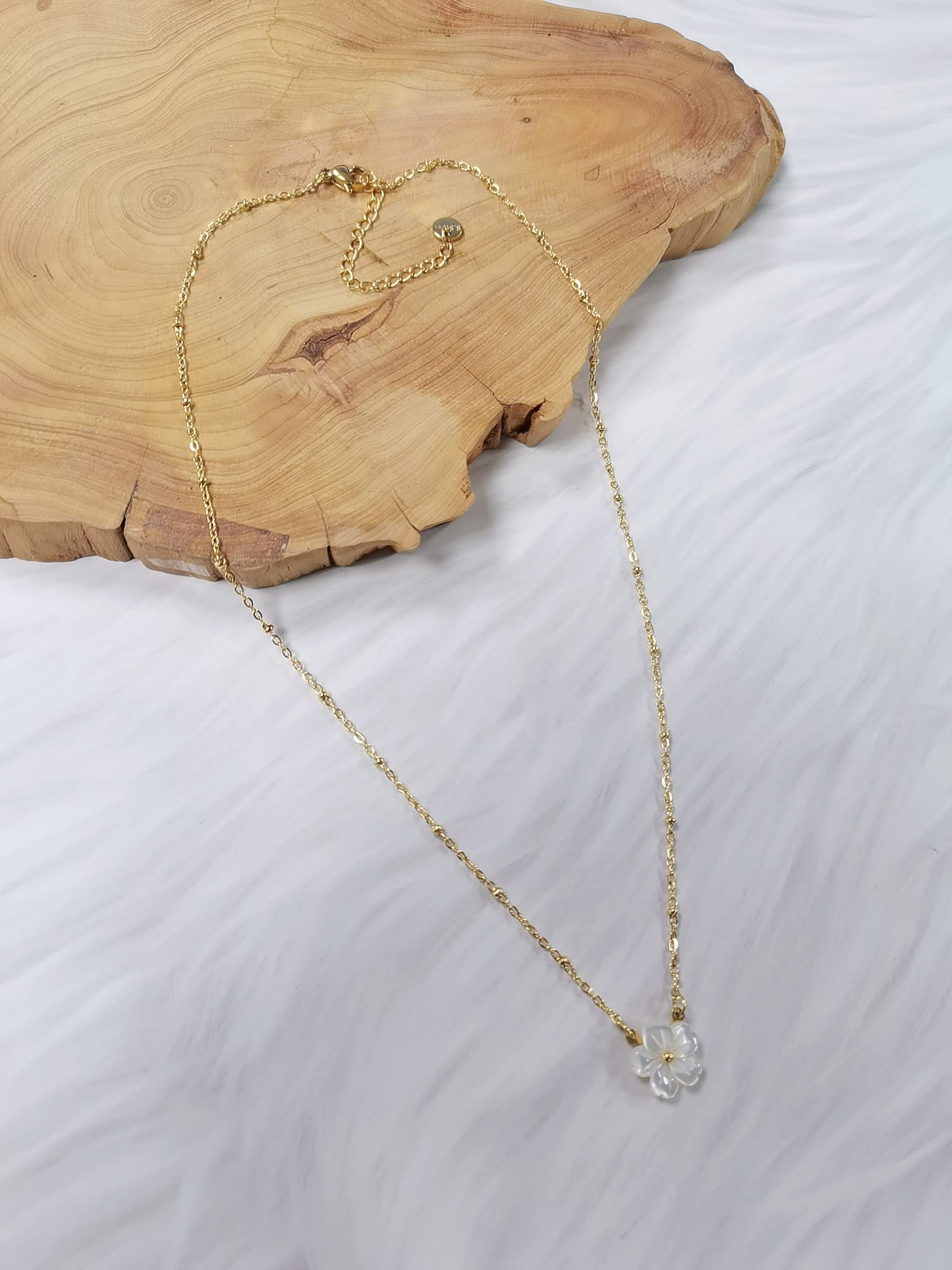 Dainty Initial Bloom Necklace – Personalized Shell Flower Pendant in 14K Gold | NOA