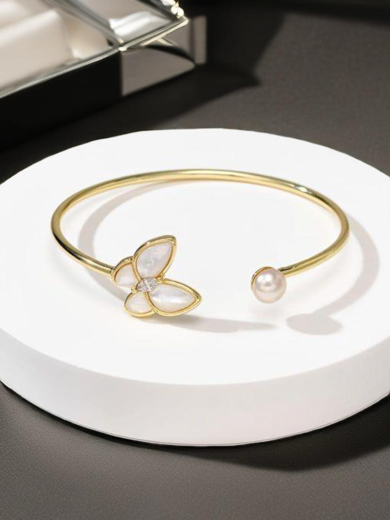 Butterfly Bangle – Elegance in Every Movement